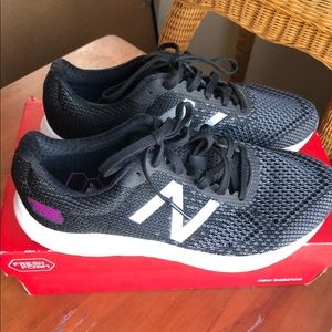 !!SOLD!! BRAND NEW NBW NIB NEW BALANCE FRESH FOAM WOMENS SNEAKERS SIZE 7